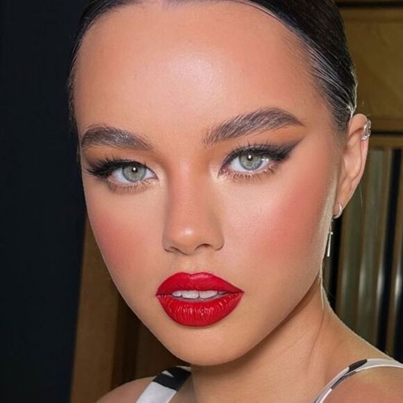 Bobbi Brown Blush in Flamme (Red) - Picture 8 of 15